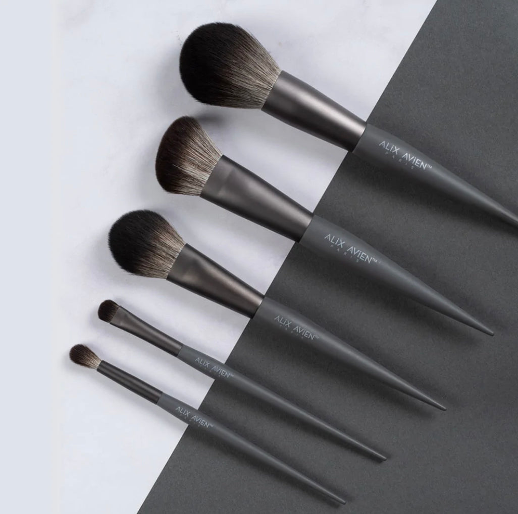 5 Must Have Makeup Brushes